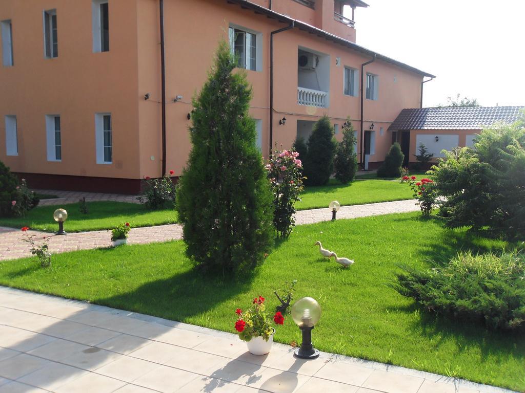 Casa Alba Ramnicu Valcea Exterior foto